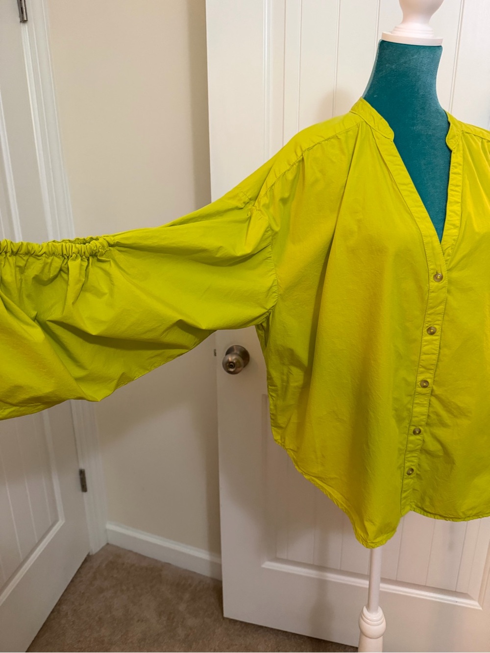 Pilcro Lime Button-Front Blouson Adjustable Tie Sleeve Top Sz Large - Picture 9 of 17